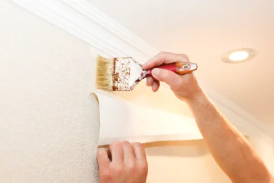 Pose de papier peint à Saignes — revêtements muraux et toiles de verre